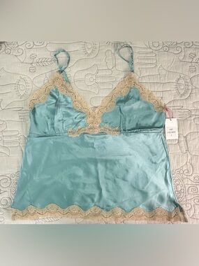 Gold Hawk Blue Grotto 100% Silk Lace Trim Camisole Top NWT Large